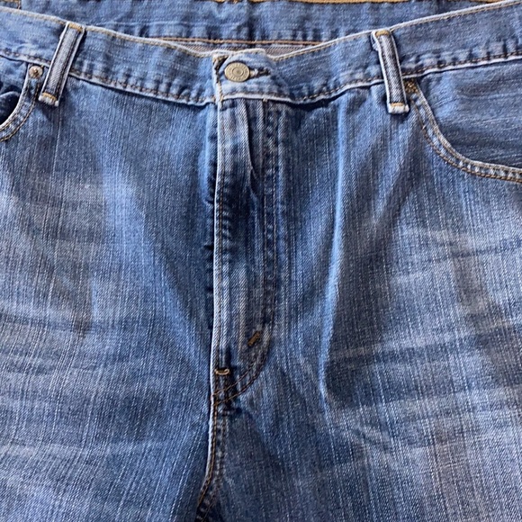 569 Levi Strauss & Co. 40 x 32 - Picture 4 of 11